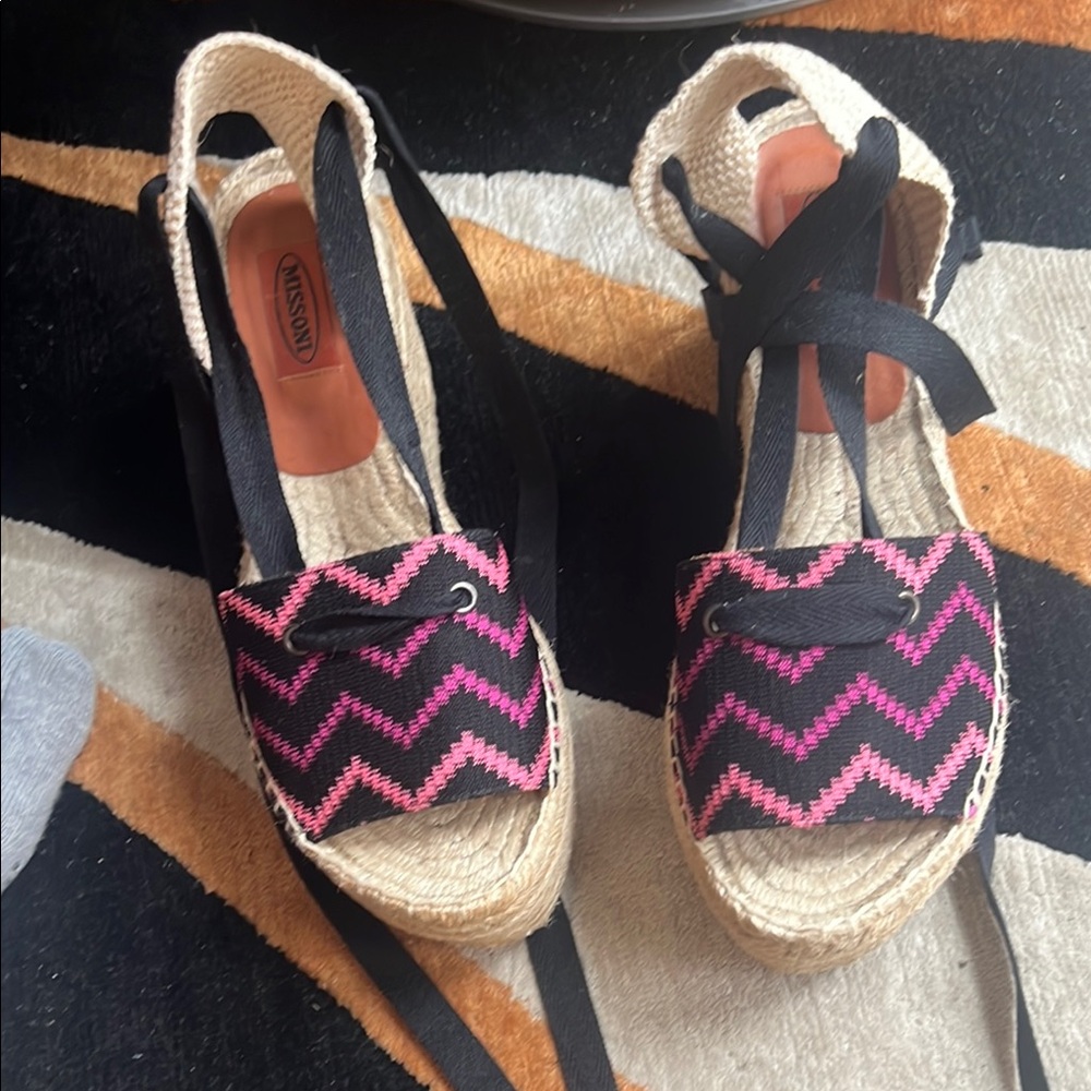 Missoni Women's Black and Pink Espadrille Sandals